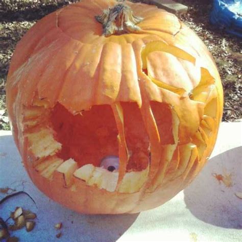 Horrible Halloween Pumpkin Carving Fails (26 photos) | KLYKER.COM