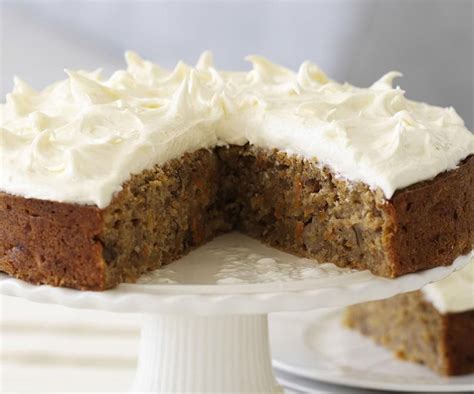 How to make a carrot and banana cake with cream cheese frosting ...