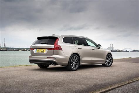 Why Lease a 2021 Volvo V60 Estate 'Review'