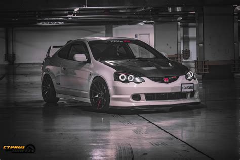 A loud daily driver.Honda DC5 Type R. - CyprusOnWheels