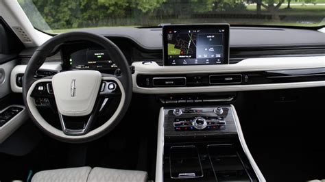 2020 Lincoln Aviator Black Label Interior Driveway Test - Autoblog