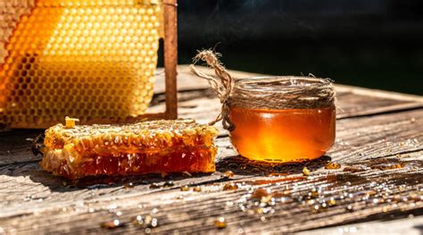 Raw Honey Benefits You Should be Aware of - HealthKart