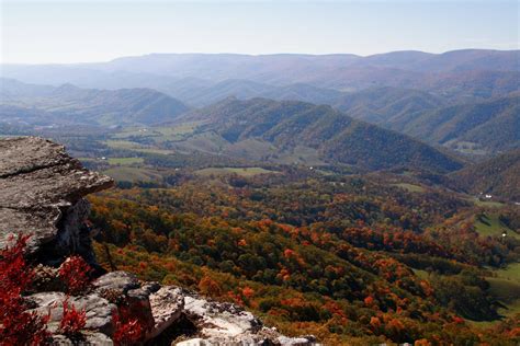 West Virginia Fall Foliage 2023: 7 Places to Visit & Peak Dates