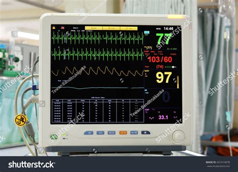 Heart Blood Pressure Monitor Used Hospital ภาพสต็อก 431014078 ...