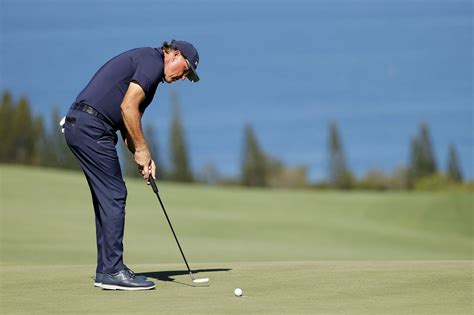 Why does Phil Mickelson use a blade putter?