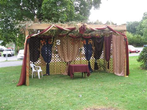 Sukkah decorated for Sukkot | Ecclesia! | Sukkot decorations, Sukkot ...