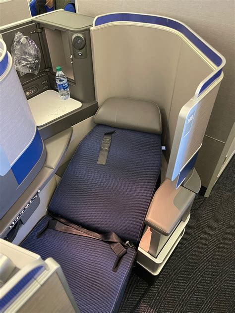 Review: United Airlines 767-300ER Business Class - Live and Let's Fly