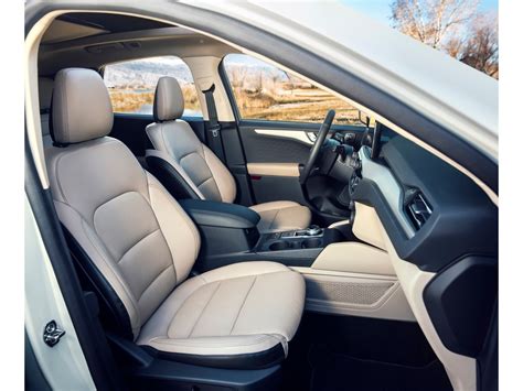 2021 Ford Escape Hybrid: 31 Interior Photos | U.S. News