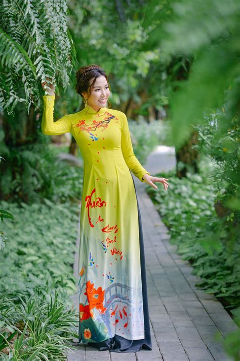 Vietnamese long dress | Vietnamese long dress, Traditional dresses ...