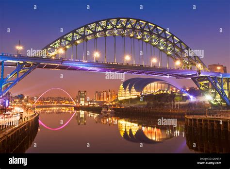 Newcastle upon Tyne skyline gateshead Tyne bridge over River Tyne Tyne ...