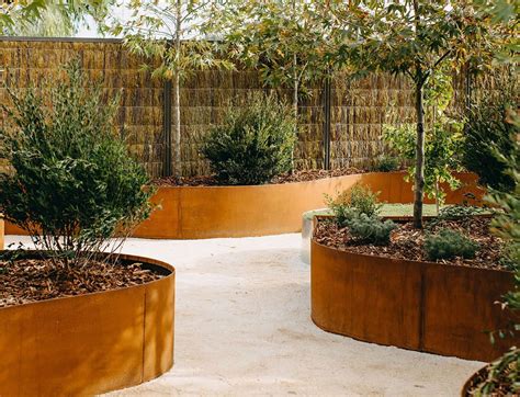 Predictors of Steel Garden Edging Lifespan & Protection Tips