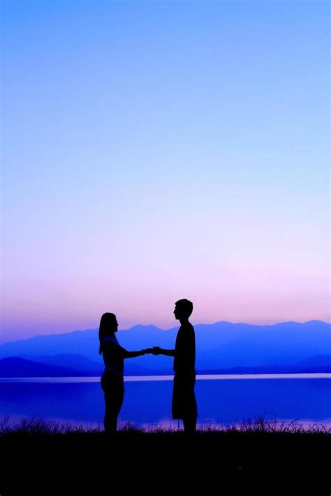 Couple silhouette at sunset 9585487 Stock Photo at Vecteezy