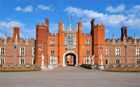 Hampton Court Palace 2024 | Opening Times, Best Time to Visit