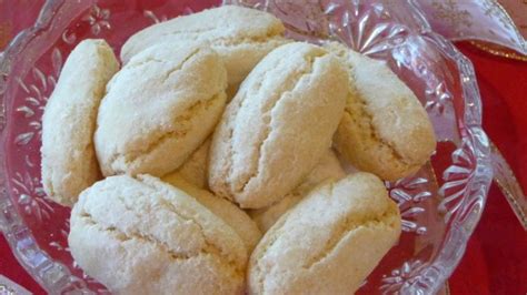 Ricciarelli - Traditional Italian Almond Cookies Recipe - Food.com