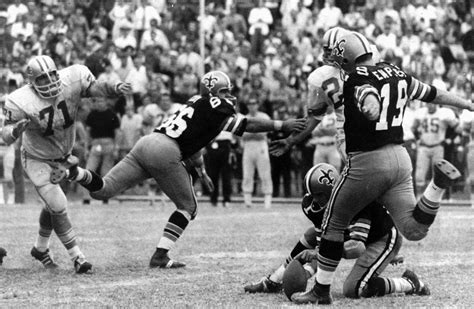 Tom Dempsey, Record-Setting Kicker, Dies at 73 - The New York Times