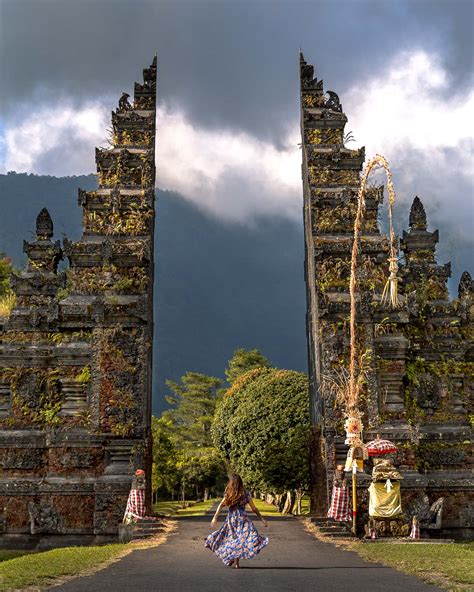 The Famous Bali Gates - Handara Golf Course in Bedugal, Bali - A Global ...