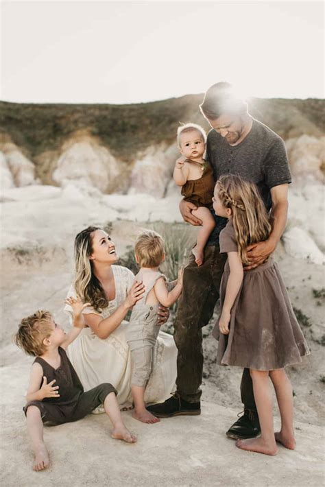 19+ Classy Neutral Family Photo Outfits For Every Season [2024]