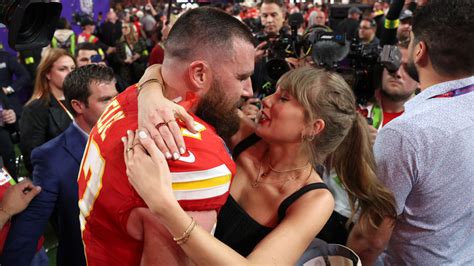 Taylor Swift Snubs Travis Kelce In Passionate 2024 Grammys Speeches