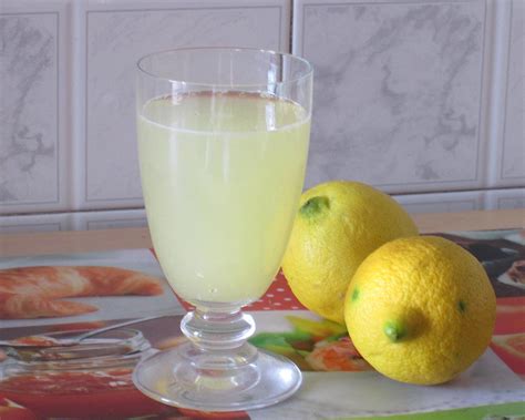 Succo di limone: 17 proprietà e benefici | Naturopataonline