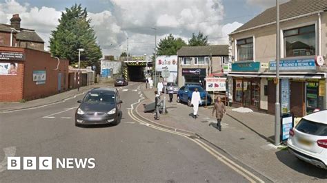 Luton hit-and-run during police pursuit leaves teenager injured - BBC News