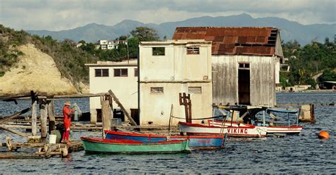 Columbus landing site draws photographer to Cuba