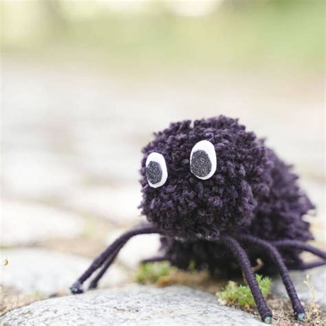 Cute Yarn Pom Pom Spider Halloween Craft - DIY & Crafts