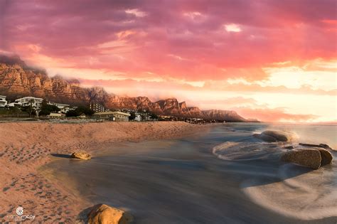 Stunning beach sunset over the 12 Apostles at Camps Bay (Cape Town ...