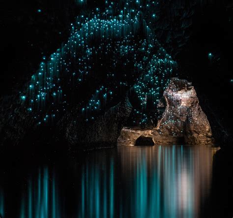 Magical New Zealand cave is illuminated by luminescent glowworms ...