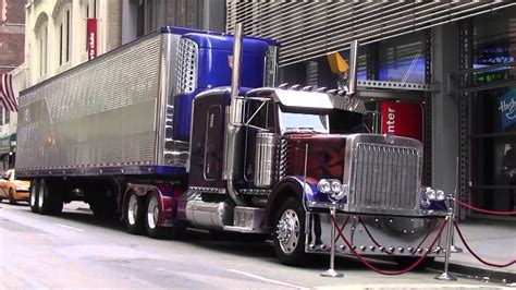 Optimus Prime 80s Truck