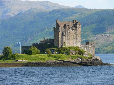 File:Eilean Donan Castle.jpg - Wikitravel Shared