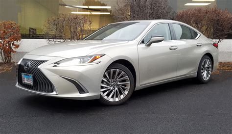 Test Drive: 2019 Lexus ES 300h | The Daily Drive | Consumer Guide®