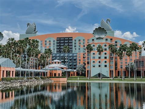 Review of the Walt Disney World Swan Hotel | Meet @ the Barre