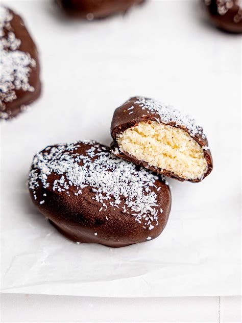 Healthy Dark Chocolate Bounty Recipe (made with just 5 ingredients)