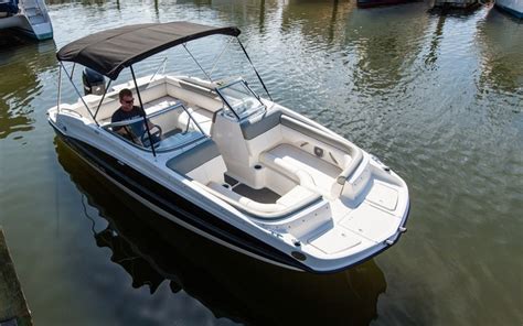 2016 Bayliner 190 Deck Boat - Photo Gallery - The Boat Guide