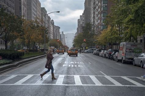 Rainy Day Street Scene At Park Avenue New York City Editorial ...