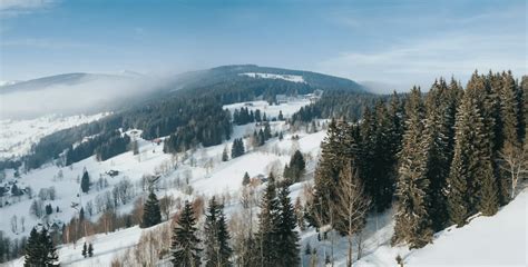 Weekend headlines: Snowfall reported in Czech mountain regions - Prague ...