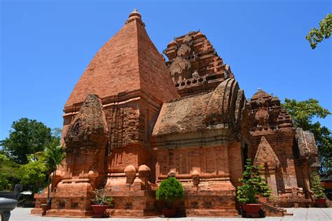 8 Famous Hindu Temples In Vietnam For A Unique Holiday