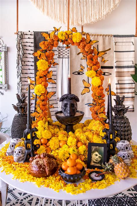 Day of the Dead Altar: Welcoming Our Loved Ones Home | Ofrenda de ...