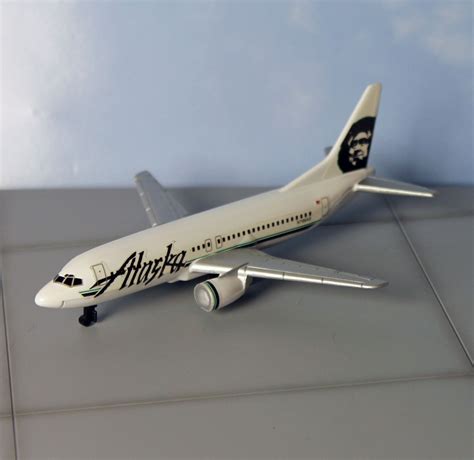 Daron (Real Toys) RT3994 Boeing 737 900 Alaska Airlines Diecast Model