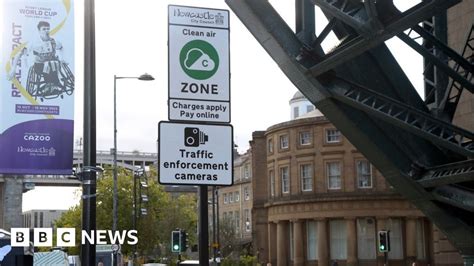 Newcastle and Gateshead unveil Clean Air Zone signs - BBC News