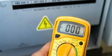 How to Measure DC Voltage with a Multimeter (Beginner's Guide)