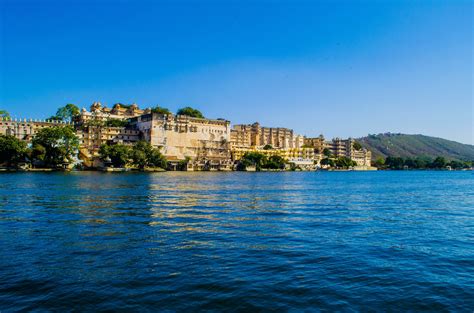 #udaipur #india lake pichola city palace #rajasthan #4K #wallpaper # ...