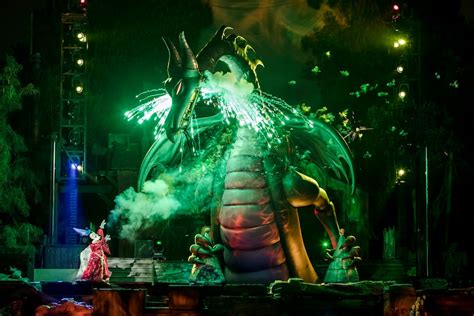 Disneyland Resort Announces Returning Entertainment - Fantasmic!, World ...