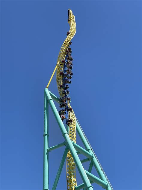 ARTICULATION [Wicked Twister, Cedar Point] : r/rollercoasters