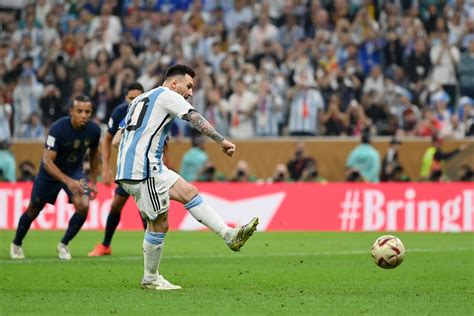 Lionel Messi goal: Watch Argentina captain score penalty against France ...