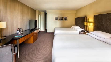 Spacious Hotel Suites in Downtown Chicago | Hyatt Regency Chicago