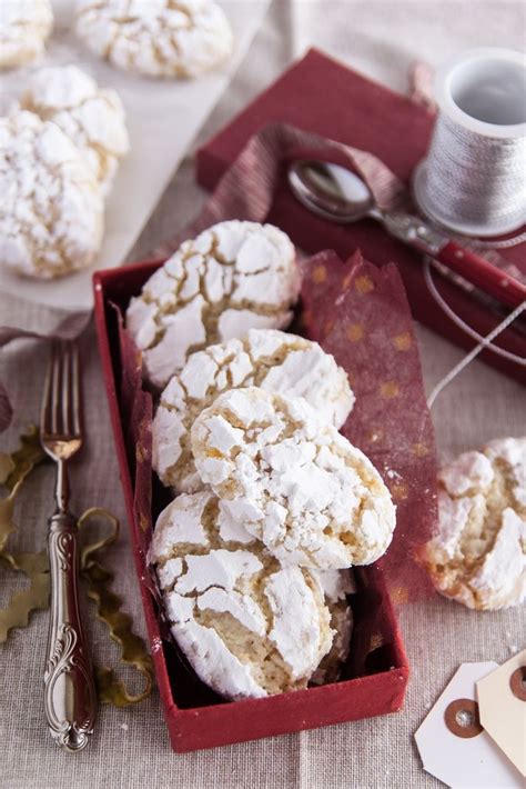 Ricciarelli, Siena's almond cookies - Juls' Kitchen | Ricetta ...