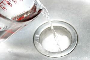 Unclog Drains Naturally with Baking Soda and Vinegar - Mom 4 Real