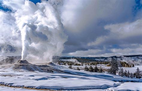 Why You Should Book a Winter Trip to Yellowstone National Park - ShipGo ...