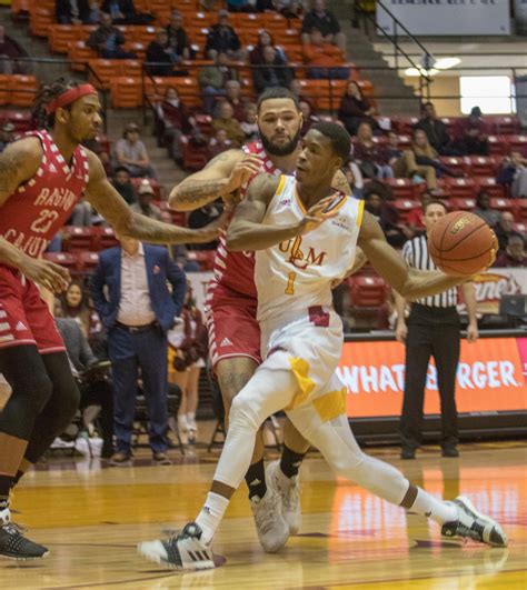 Men’s basketball roasts Ragin’ Cajuns at home – The Hawkeye